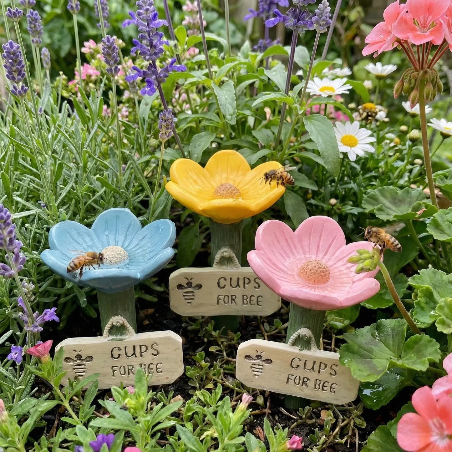 BeeBloom Pro™ Vattenstation – Hjälp bin och fjärilar med en vacker blomskål
